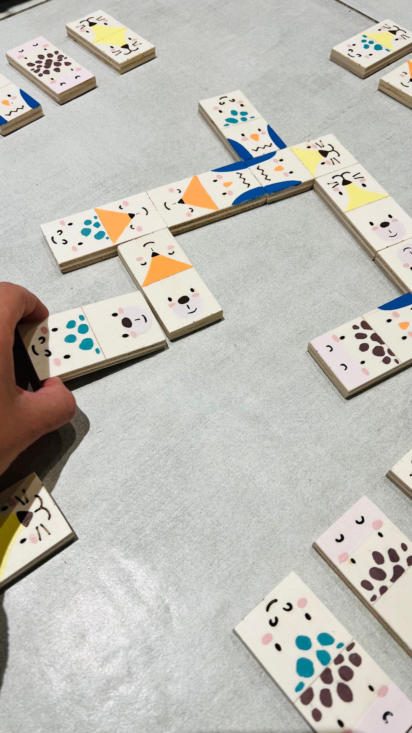 Domino in Legno Dipinto a Mano