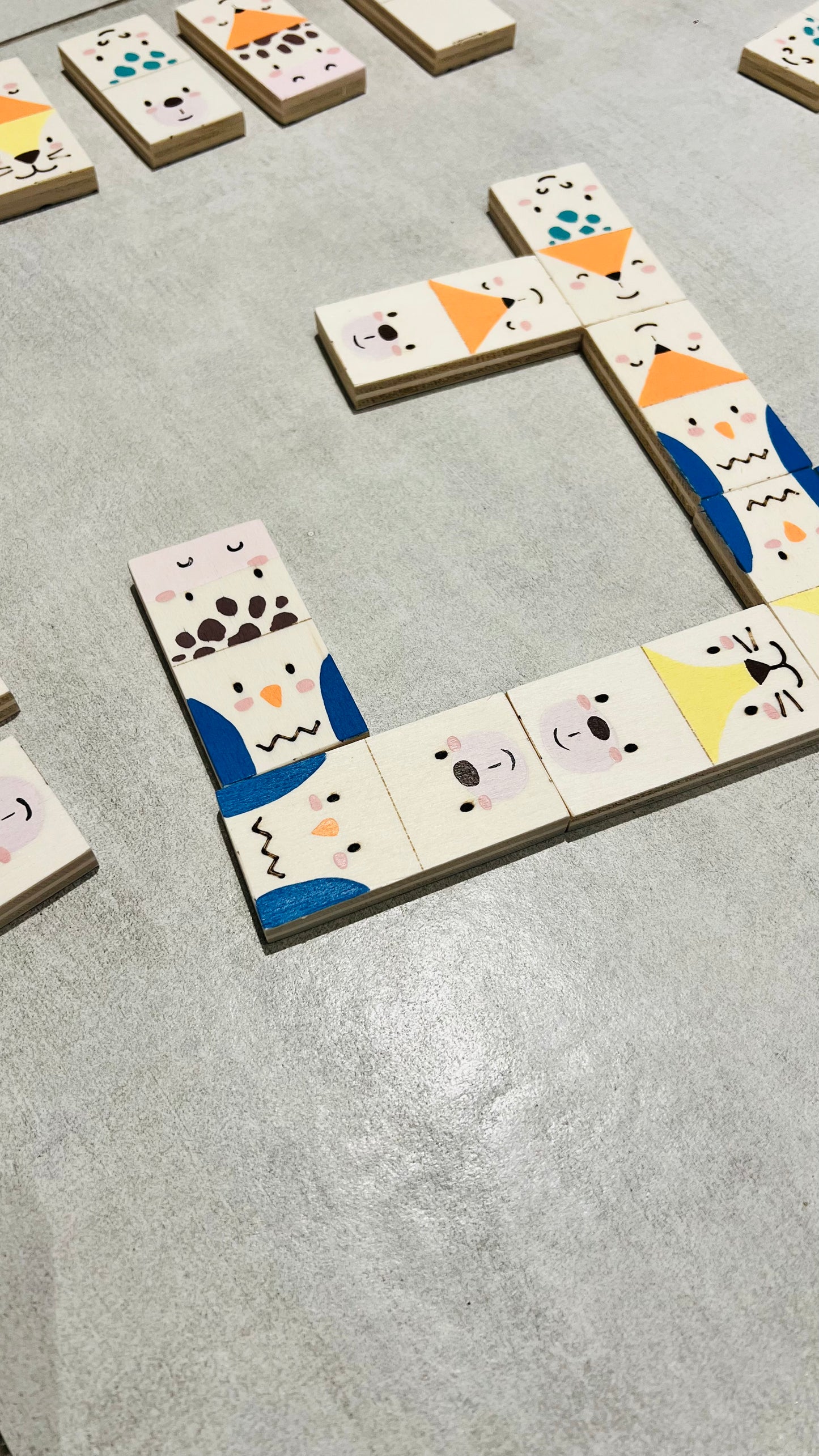 Domino in Legno Dipinto a Mano