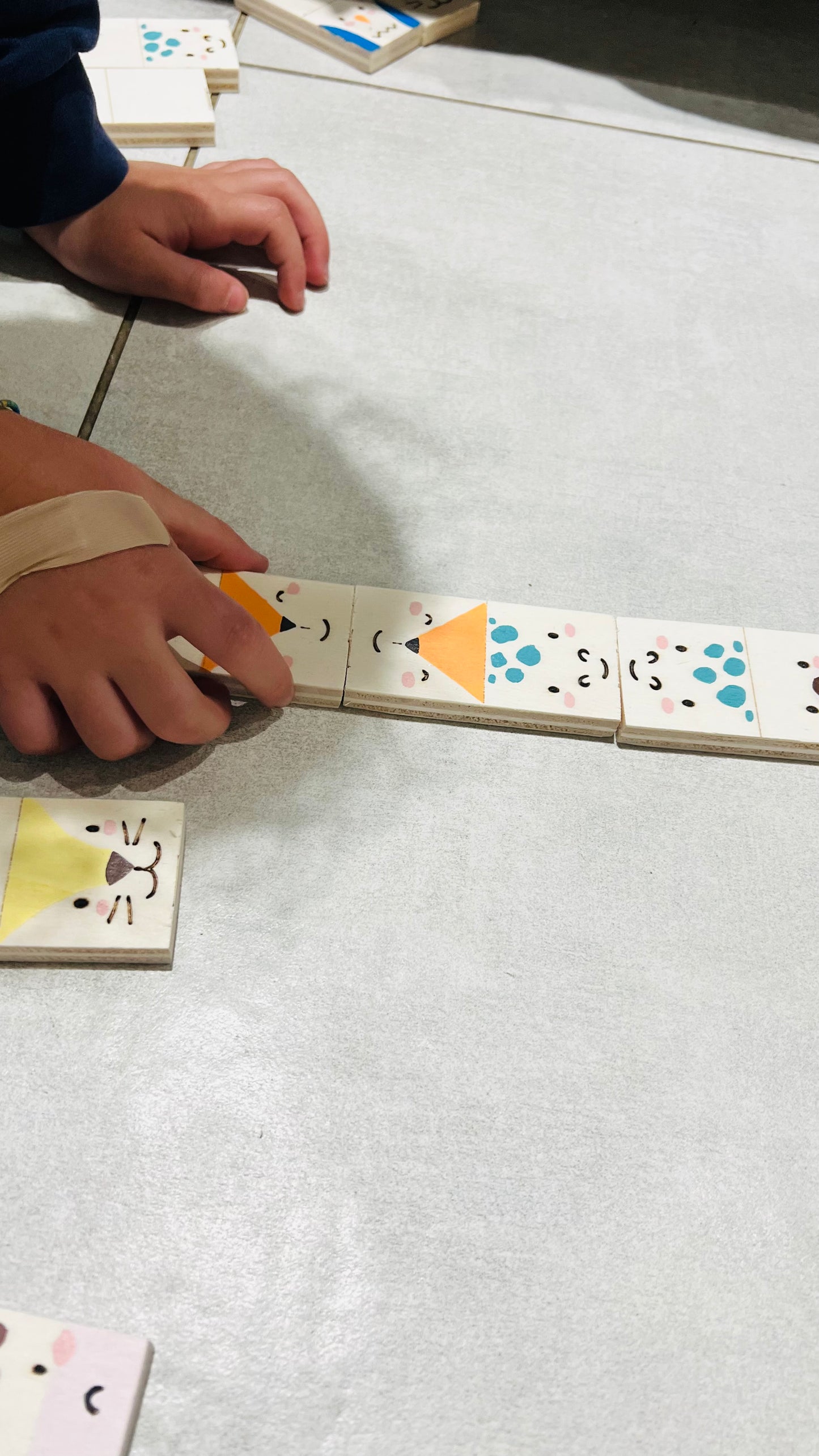 Domino in Legno Dipinto a Mano
