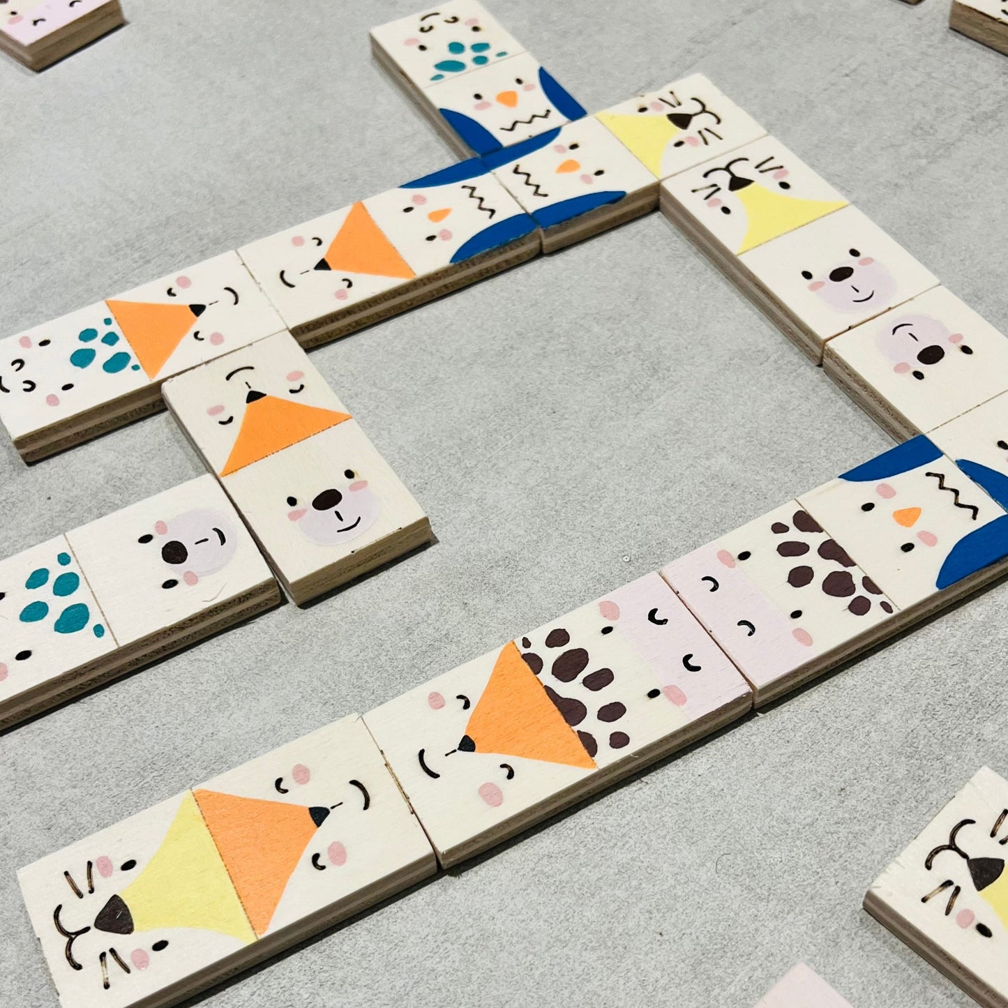 Domino in Legno Dipinto a Mano